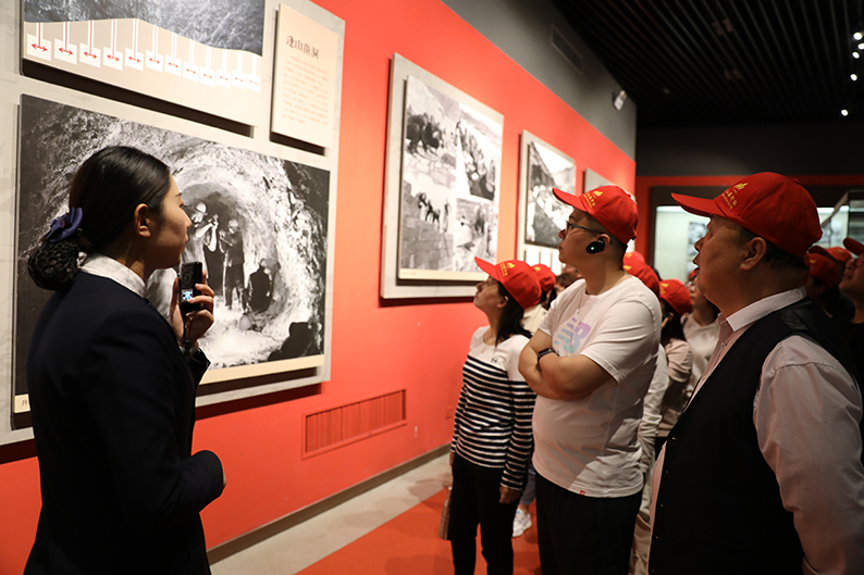 喜迎建國70周年 聯(lián)興集團組織職工到紅旗渠太行山參觀學習